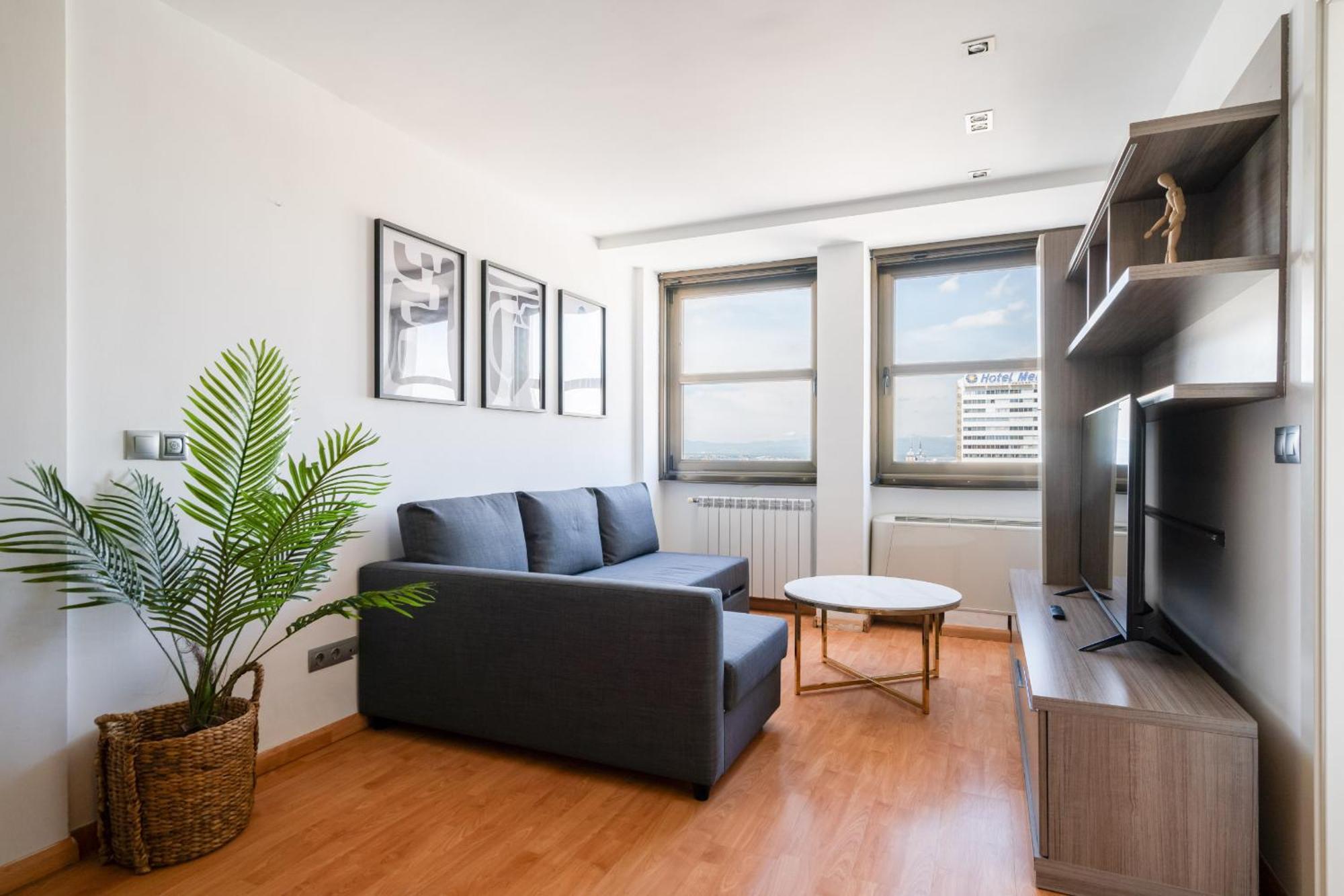 Apartamento En Plaza De Espana Alquiler Temporal Madrid Kültér fotó