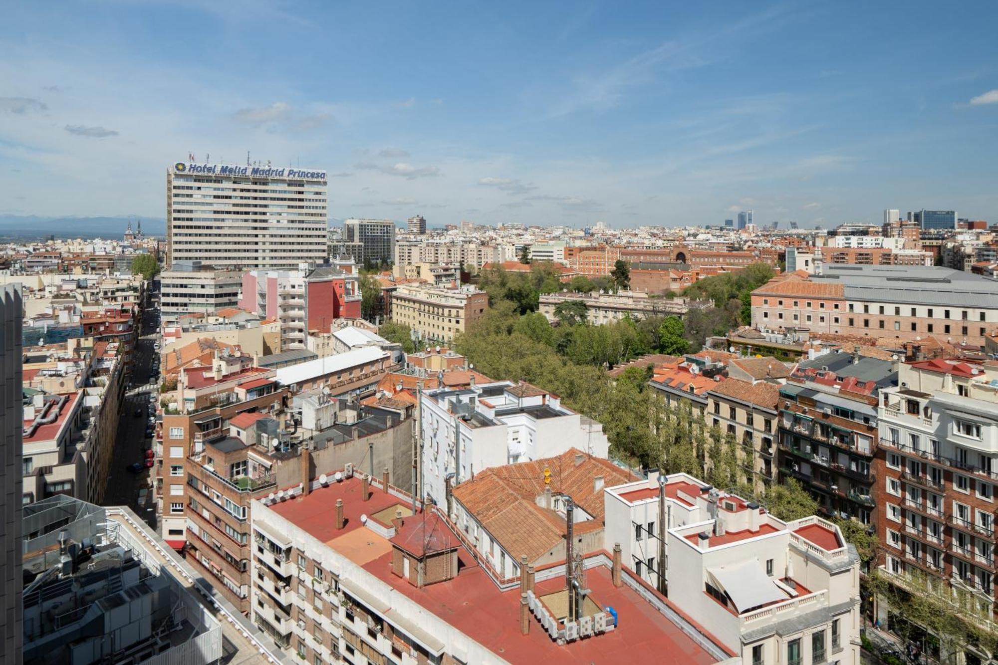 Apartamento En Plaza De Espana Alquiler Temporal Madrid Kültér fotó